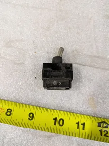 Cutler-Hammer 7516K4 Toggle Switch