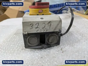 Eaton 3229C27F Switch Red Yellow Handle – actual item, photo 4 of 6