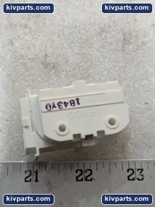 Leviton 13453 Adaptor Lamp Holder – actual item, photo 4 of 8