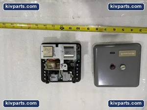 RA890G1252 Burner Control – actual item, photo 2 of 10