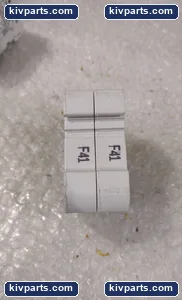 Bussmann 08-2.OMM Fuse Holder – actual item, photo 3 of 5