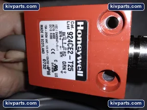 Honeywell 924CE2-T25 Enclosed Plunger Limit Switch – actual item, photo 4 of 7