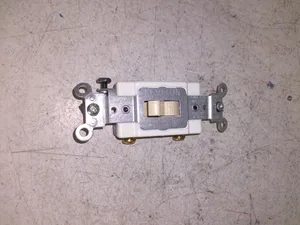 Leviton CS120-2I Toggle Switch