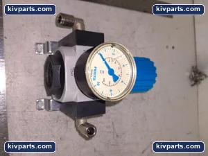 Festo LR-D-7-MIDI Pressure Regulator with Gauge – actual item, photo 3 of 4
