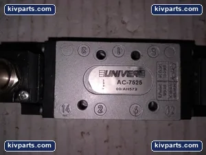 AC-7525 Directional Control Valve – actual item, photo 2 of 5