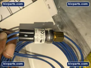 Johnson Controls P100AP-201C Pressure Switch – actual item, photo 3 of 5