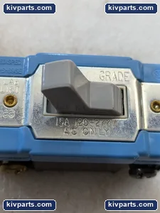 Eaton AH1203FGY Arrow Hart Toggle Switch – actual item, photo 7 of 10