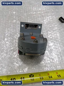 Moore Products 7200S16JL Model Pneumatic Booster Relay – actual item, photo 4 of 5
