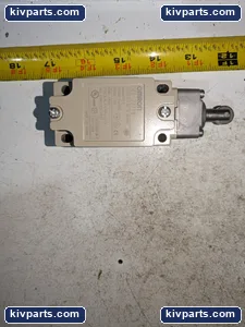 Omron D4B-2371N Mazak AC15 Limit Switch – actual item, photo 2 of 5