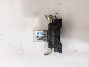Omron MY4N Plug