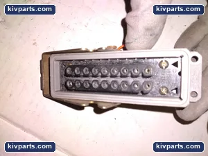16/380 0/250 SMALL INDUSTRIAL OR ELECTRICAL PART PLUG RECEPTACLE – actual item, photo 2 of 8