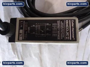 Cutler-Hammer E64CCL2C Reflective Photoelectric Sensor – actual item, photo 2 of 3