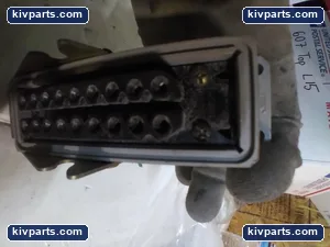 16/380 0/250 SMALL INDUSTRIAL OR ELECTRICAL PART PLUG RECEPTACLE – actual item, photo 6 of 8