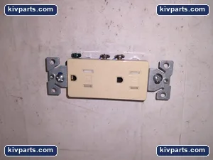 Cooper TR1107V Receptacle – actual item, photo 3 of 4