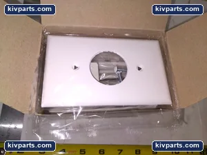 Cooper 5131W-BOX Receptacle – actual item, photo 3 of 5
