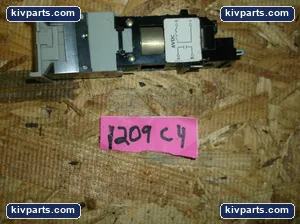 General Electric CR103D Lamp Circuit Contact Block – actual item, photo 3 of 3
