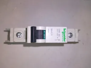Schneider Electric 60105 – actual unit photographed in our warehouse