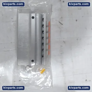 SMC VV3QZ15-06N3TC Manifold 3 Port Pneumatic Base – actual item, photo 2 of 5