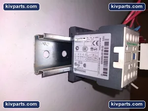 Schneider Electric CA2KN Relay – actual item, photo 2 of 3