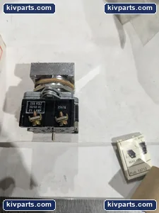 Cutler-Hammer E30EN Push Button – actual item, photo 2 of 4