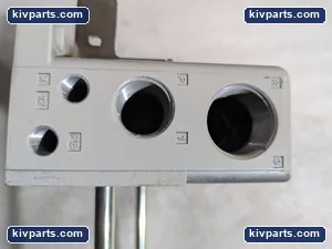 SMC PBT-GF33 Manifold Base Connector Block – actual item, photo 5 of 7