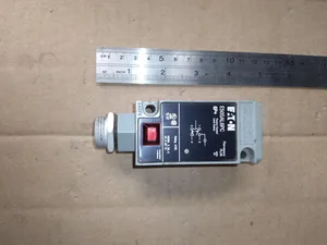 Cutler-Hammer E50SAL6PC Heavy Duty Limit Switch