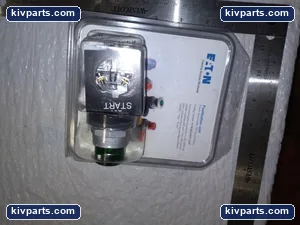 Eaton HT8GBGABV7-POP Illuminated Pushbutton – actual item, photo 2 of 5