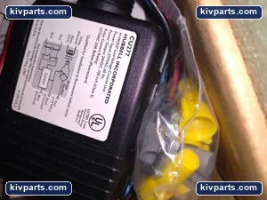 Hubbell CU277 Receptacle – actual item, photo 3 of 4