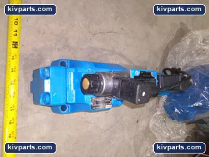 Bosch Rexroth 4WRKE Hydraulic Cylinder – actual item, photo 6 of 10