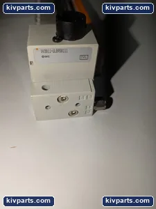 SMC VV3Q11-ULB950111 Pneumatic Component – actual item, photo 2 of 4