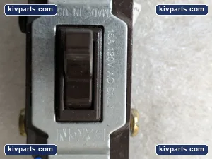 Eaton 1303-7B-SP-LW Toggle Light Switch – actual item, photo 6 of 11
