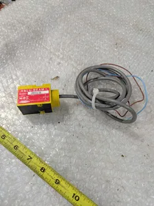 Banner SMA91ESR Valu-Beam Photoelectric Sensor