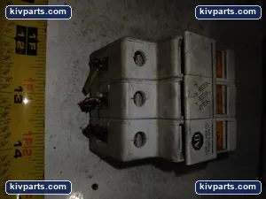 Allen-Bradley 1492-FB3C30-L Use Class CC Fuses – actual item, photo 3 of 4
