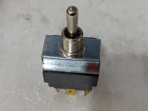 Carling HM25M77 Toggle Switch