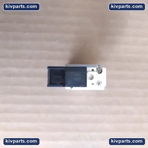 SMC VQZ225Y-5M0 Pneumatic Solenoid Valve – actual item, photo 5 of 7