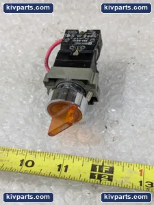 Telemecanique ZB2-BW06 Amber Lever Selector Switch – actual item, photo 4 of 5