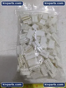 9780091 White Connector Housing Plug – actual item, photo 2 of 3