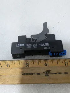 IDEC SJ1S-05B Relay Socket Base
