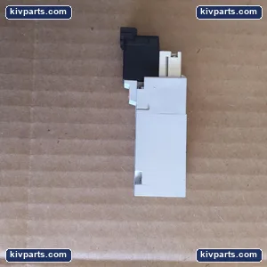 SMC VQZ225Y-5M0 Pneumatic Solenoid Valve – actual item, photo 4 of 7