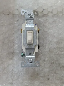 Eaton 1303-7LA-SPL2 Toggle Wall Switch