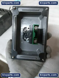 Allen-Bradley 800H-1HZ4R Bulletin Pushbutton Enclosure – actual item, photo 7 of 10