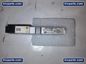 SMC VQ1101RY-5 Solenoid Valve – actual item, photo 2 of 4