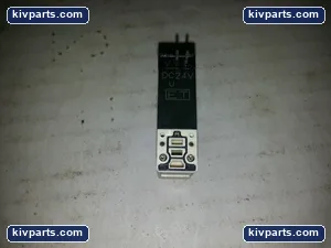 SMC VQ110U-5FB Pneumatic Solenoid Valve – actual item, photo 2 of 3