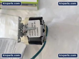 Leviton GFTR2-IGI Ivory Receptacle – actual item, photo 3 of 5