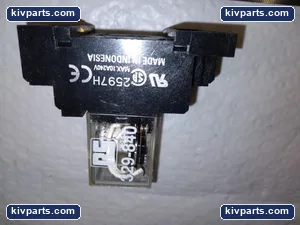 Omron LY4 RS 329-890 with Socket Base – actual item, photo 3 of 6