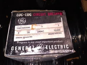 General Electric THQC32035WL Lug-Lug Circuit Breaker