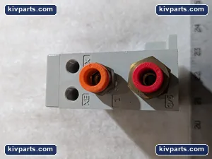 Numatics Valve Block Push-In Fitting – actual item, photo 3 of 6