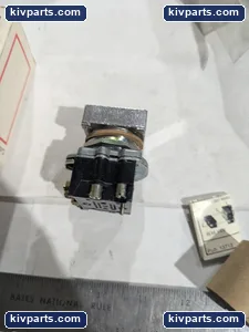 Cutler-Hammer E30EN Push Button – actual item, photo 3 of 4