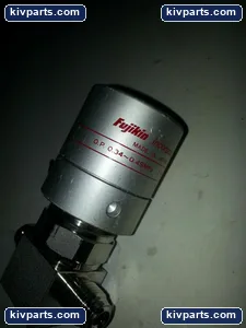 Fujikin KM9DP000 Pneumatic Valve – actual item, photo 2 of 6