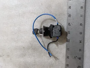 Allen-Bradley 800F-X01 Key Switch Operator